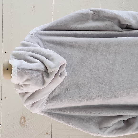 Hallmark Sweaters New Hallmark Channel Blanket Sweatshirt Oversized